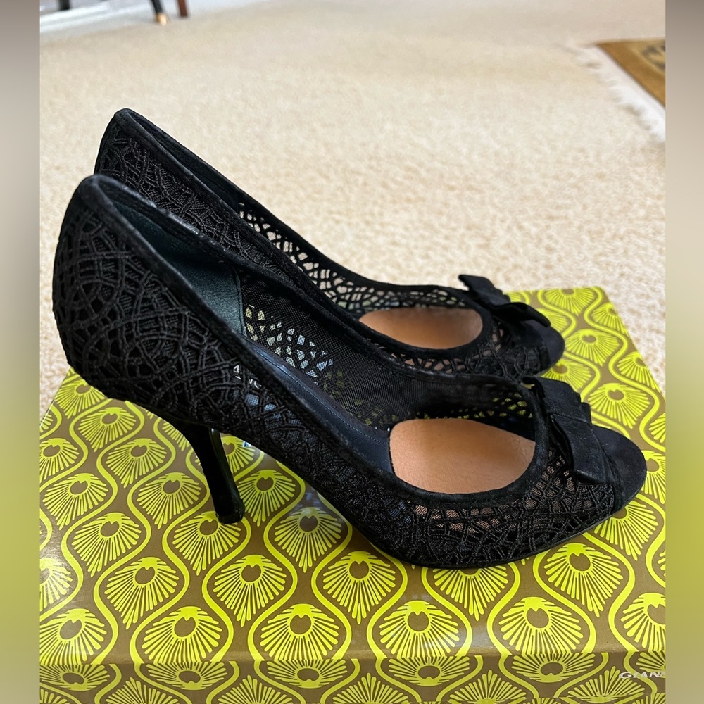 Enzo peep toe pumps